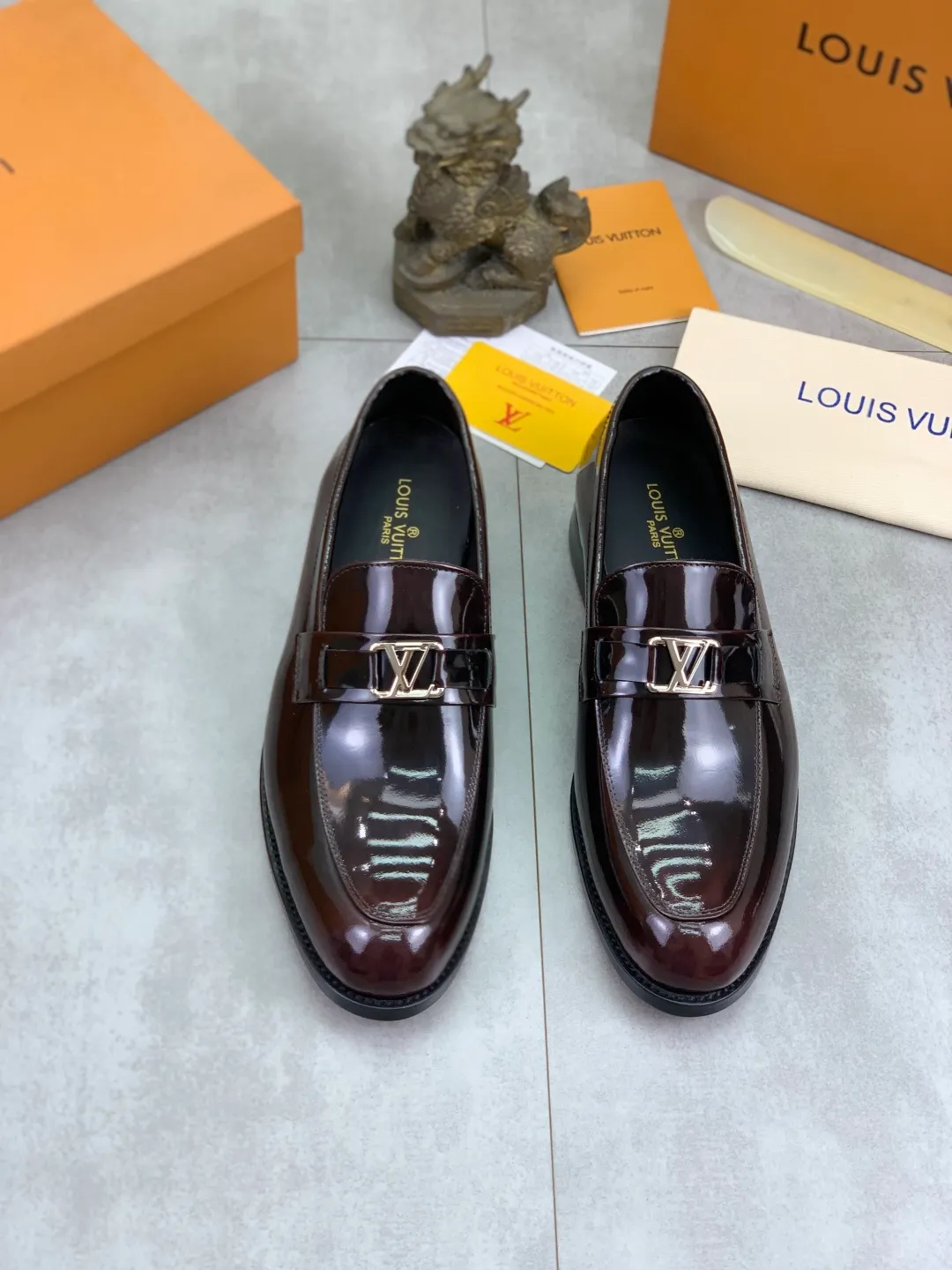 Men's shoes 💰P460💰[New model] Water-dyed cow lining 🆘 LV Louis Vuitton business leather shoes, made of original imported Italian 🇮🇹 calfskin, full cowhide lining, carefully handmade by professional shoemakers, the original version is specially designed for wear-resistant outsole. Standard code: 39-45 5️⃣color🉑️select